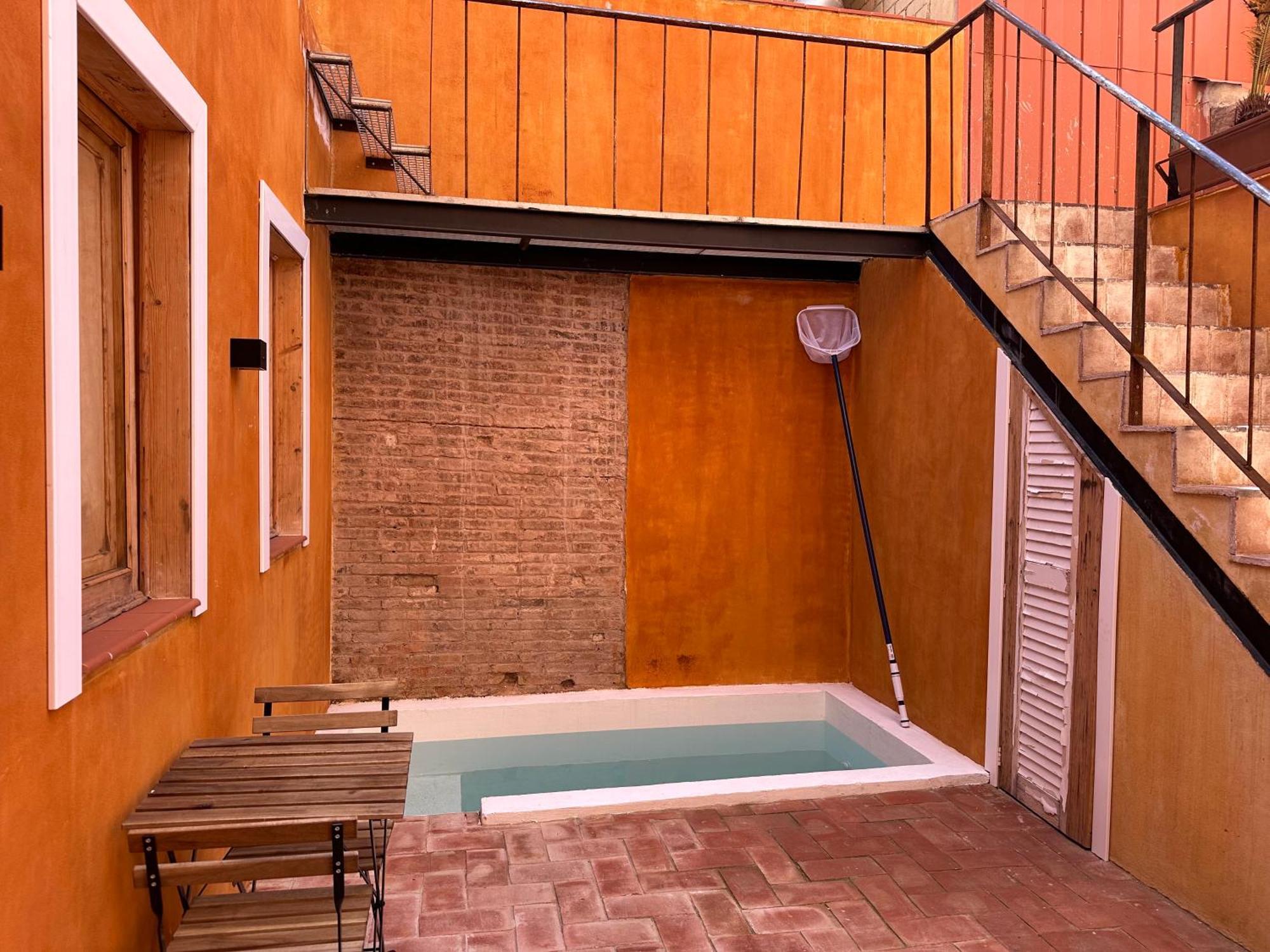 Con Encanto, Patio Y Piscina *